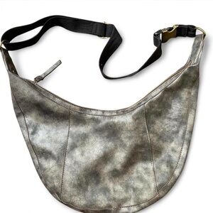 Crossbody large interior bag,excellent condition,Hammered pewter looking finish.